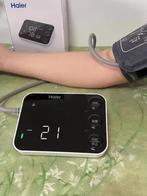 海爾臂式血壓計 精準穩定測血壓，家庭健康守護新標配